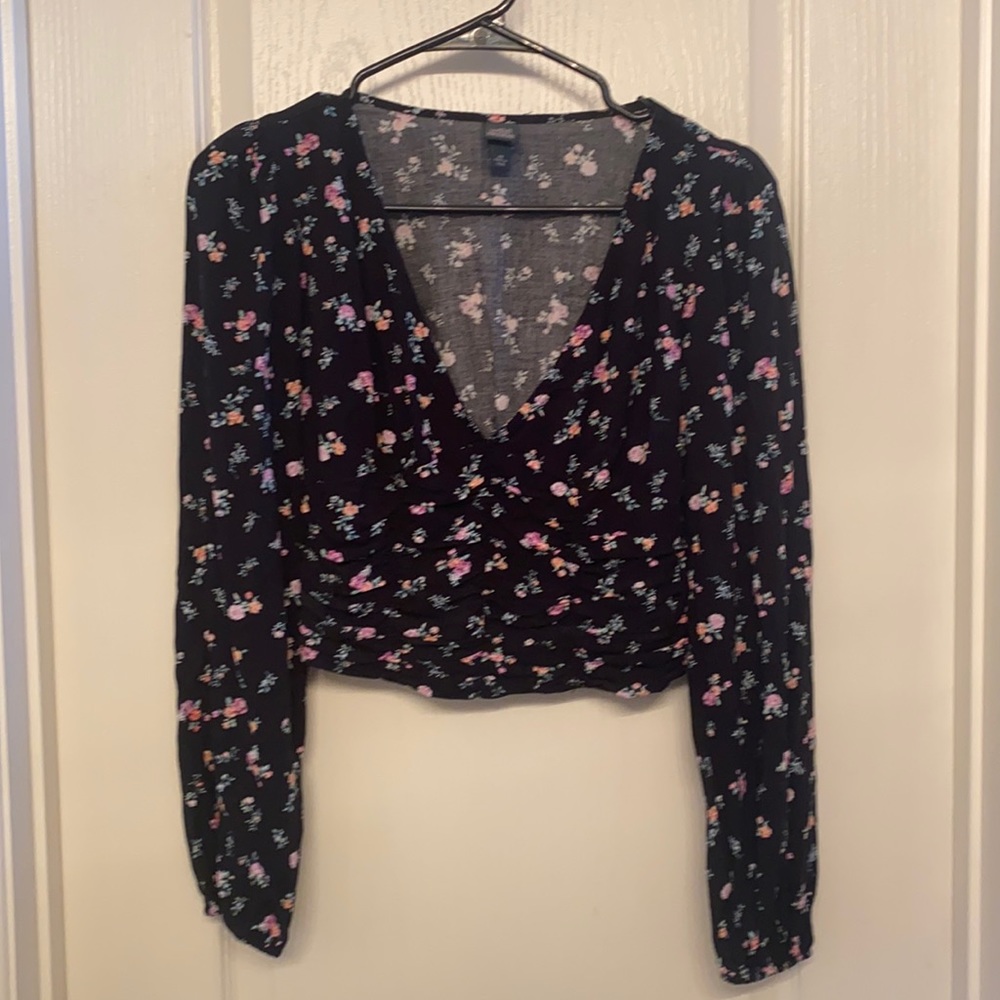 Super super cute floral blouse crop